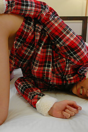 Sexy looking Rino Mizusawa gets nailed on bed