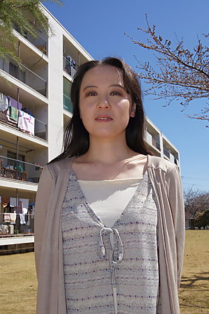 Junko Nishimura is an Asian lady presenting