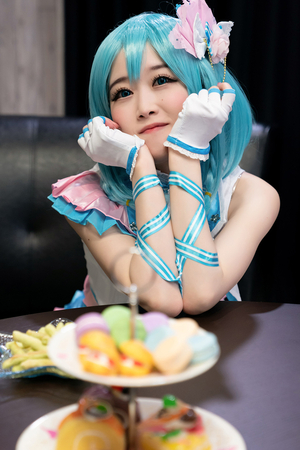 Japanese cosplayer Ria Kurumi gives blowjob during dessert