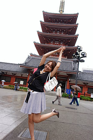 Hot slut Ryo Akanishi shows her sexy body