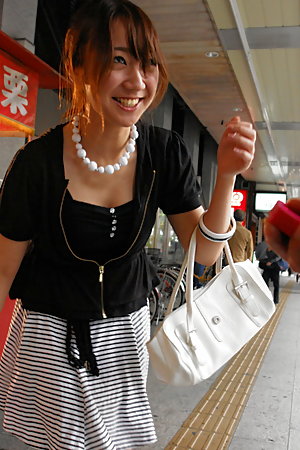 Hot slut Ryo Akanishi shows her sexy body