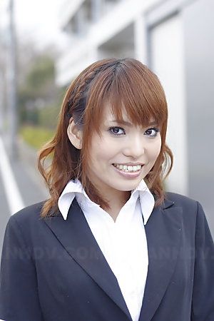 Yui Shimizu craves for a juicy dick outside