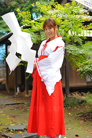 Teen Yuuno Hoshi gets caught in the garden