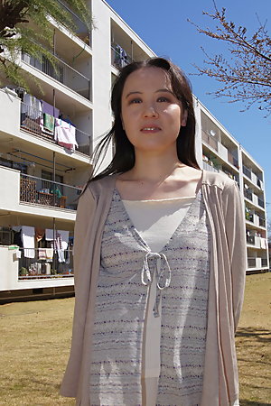 Junko Nishimura is an Asian lady presenting