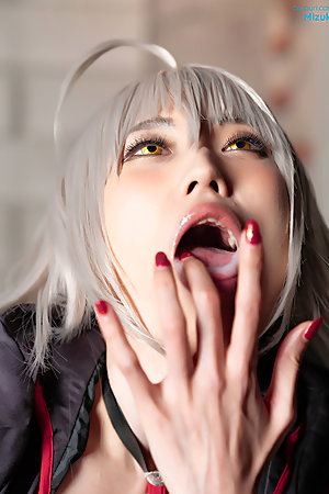 After the boyfriend licked Mizuke's palms, he started filling her mouth with sperm