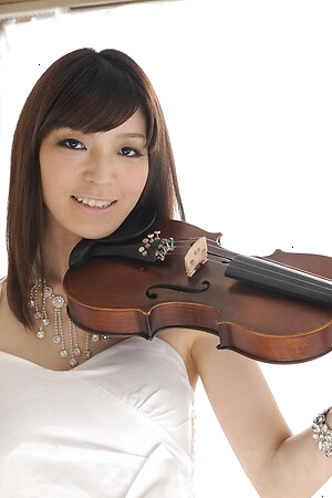 Sexy Yuria Tominaga is violonnist and slut