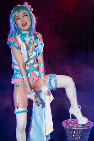 Japanese cosplayer Ria Kurumi fucks herself with a vibrator on the music stage