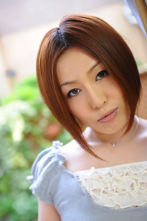 Hot Asian lady Hiromi Tominaga loves posing