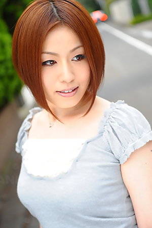 Hot Asian lady Hiromi Tominaga loves posing